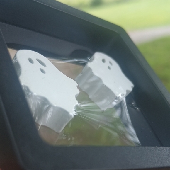 Decorative Ghost In 3D Display - Picture 3 of 3